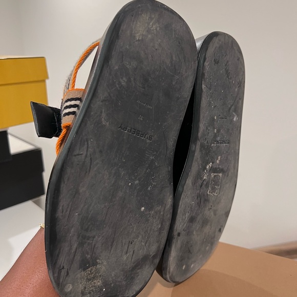 Burberry trimmed stripped sandals - Picture 4 of 7
